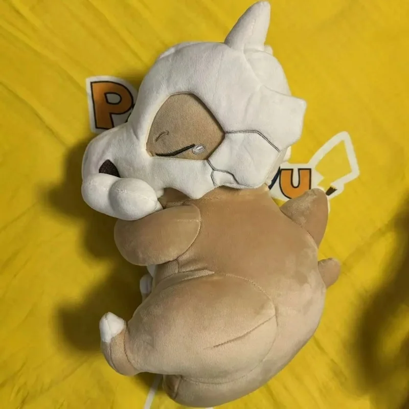 30cm Anime Sleeping Cubone Din - Throw Pillow recension och pris